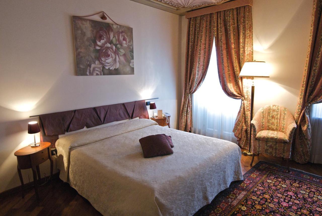 Bed and Breakfast Palazzo Finati à Alba  Extérieur photo