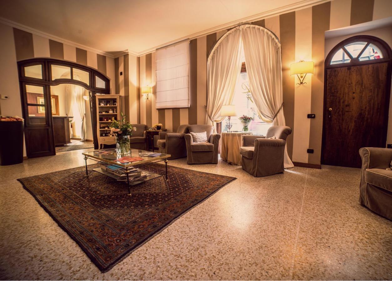 Bed and Breakfast Palazzo Finati à Alba  Extérieur photo