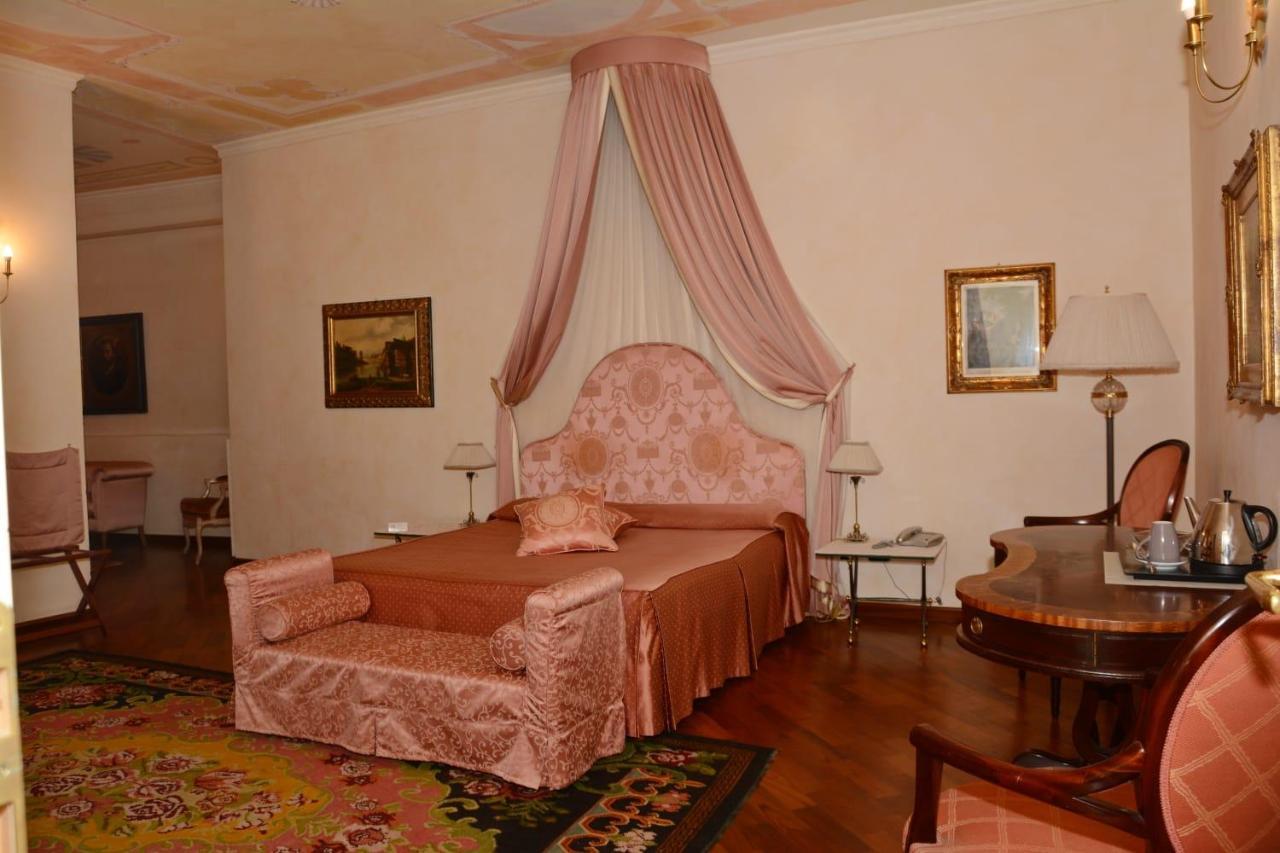 Bed and Breakfast Palazzo Finati à Alba  Extérieur photo