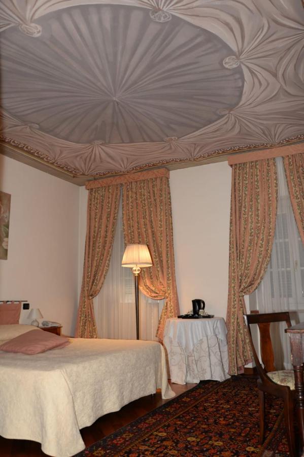 Bed and Breakfast Palazzo Finati à Alba  Extérieur photo