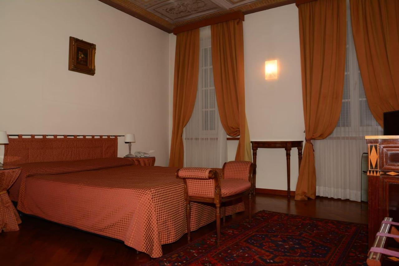 Bed and Breakfast Palazzo Finati à Alba  Extérieur photo