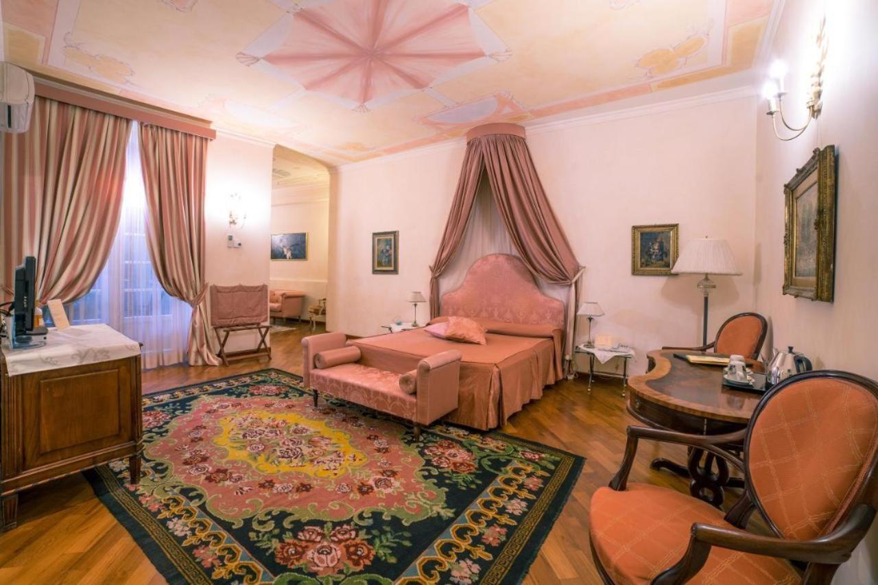 Bed and Breakfast Palazzo Finati à Alba  Extérieur photo