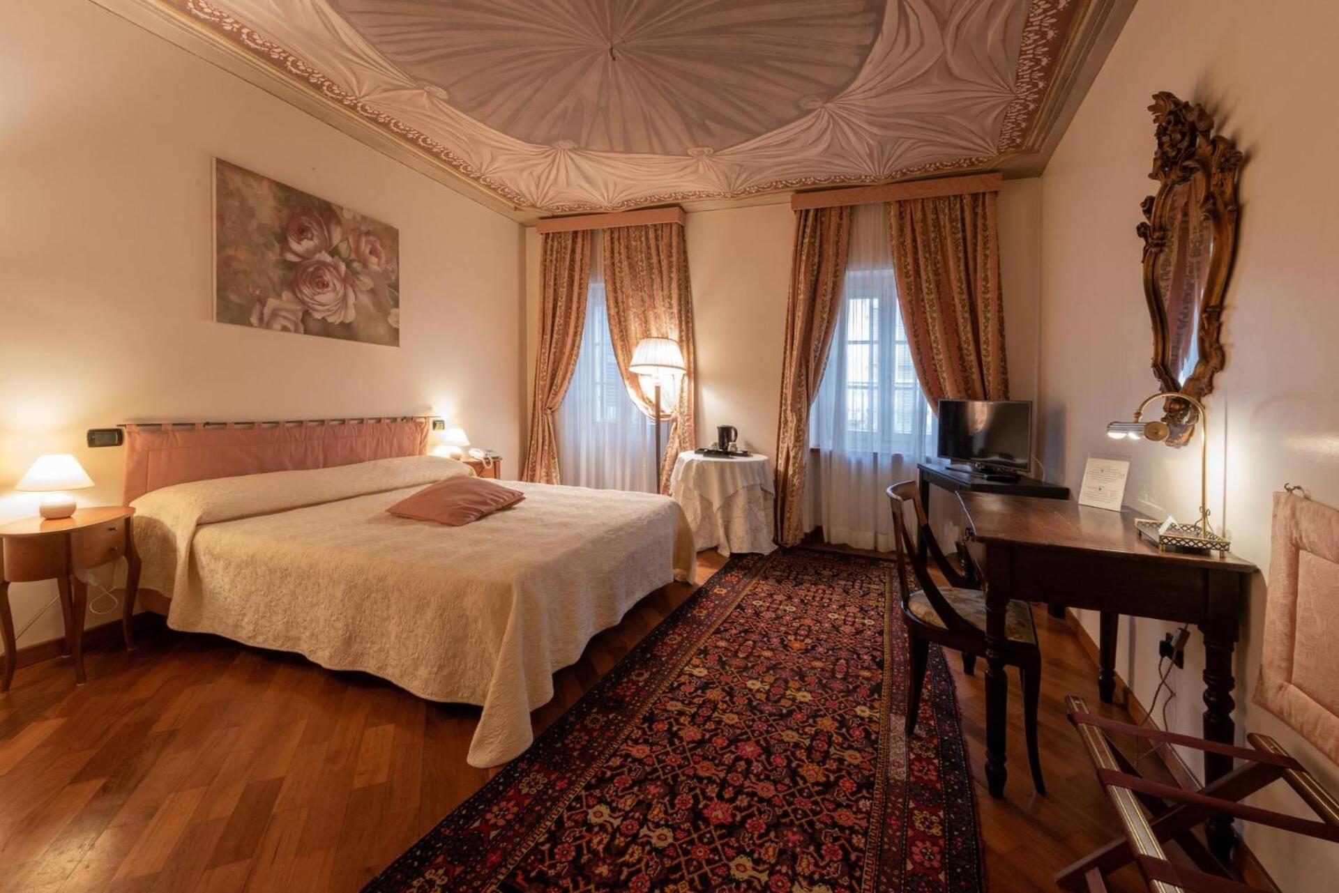 Bed and Breakfast Palazzo Finati à Alba  Extérieur photo