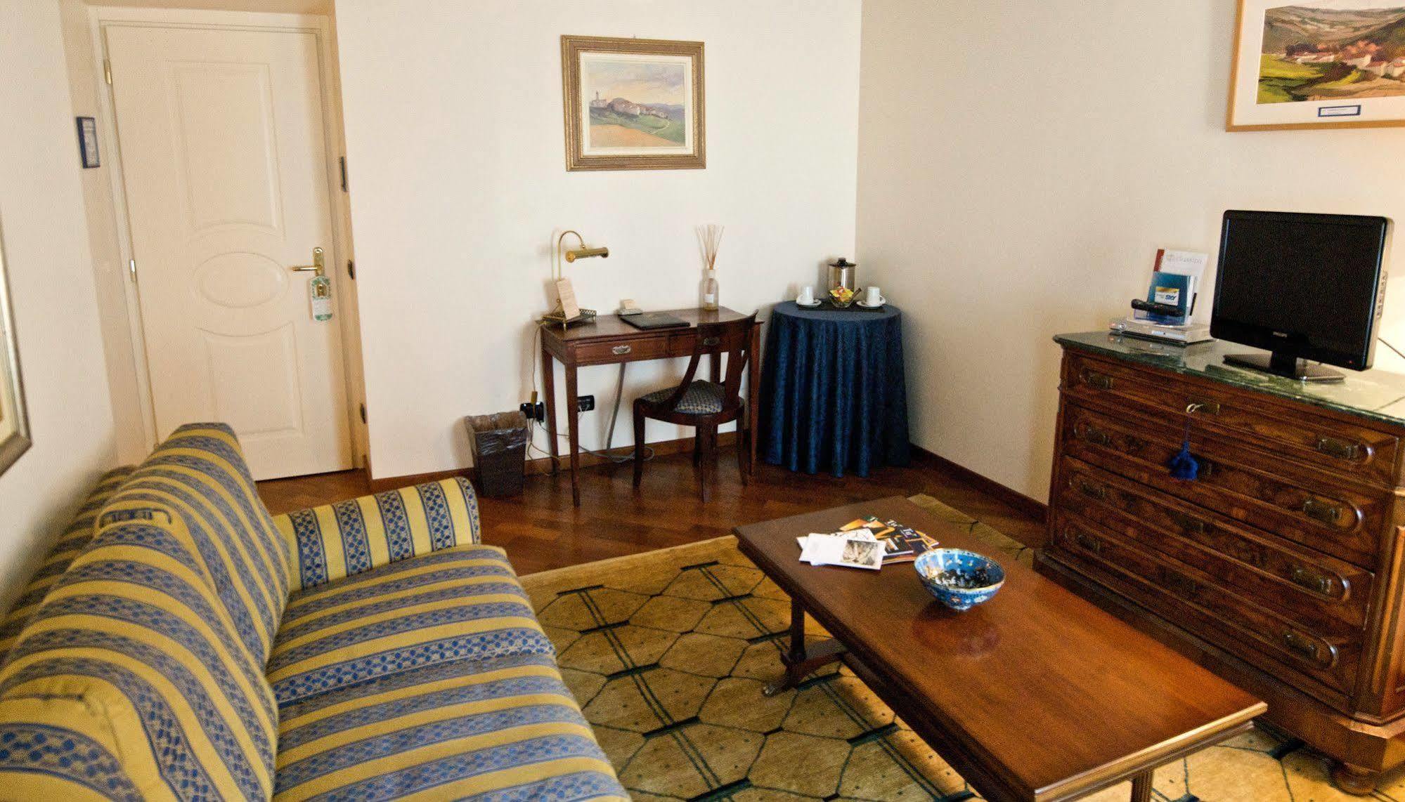 Bed and Breakfast Palazzo Finati à Alba  Extérieur photo