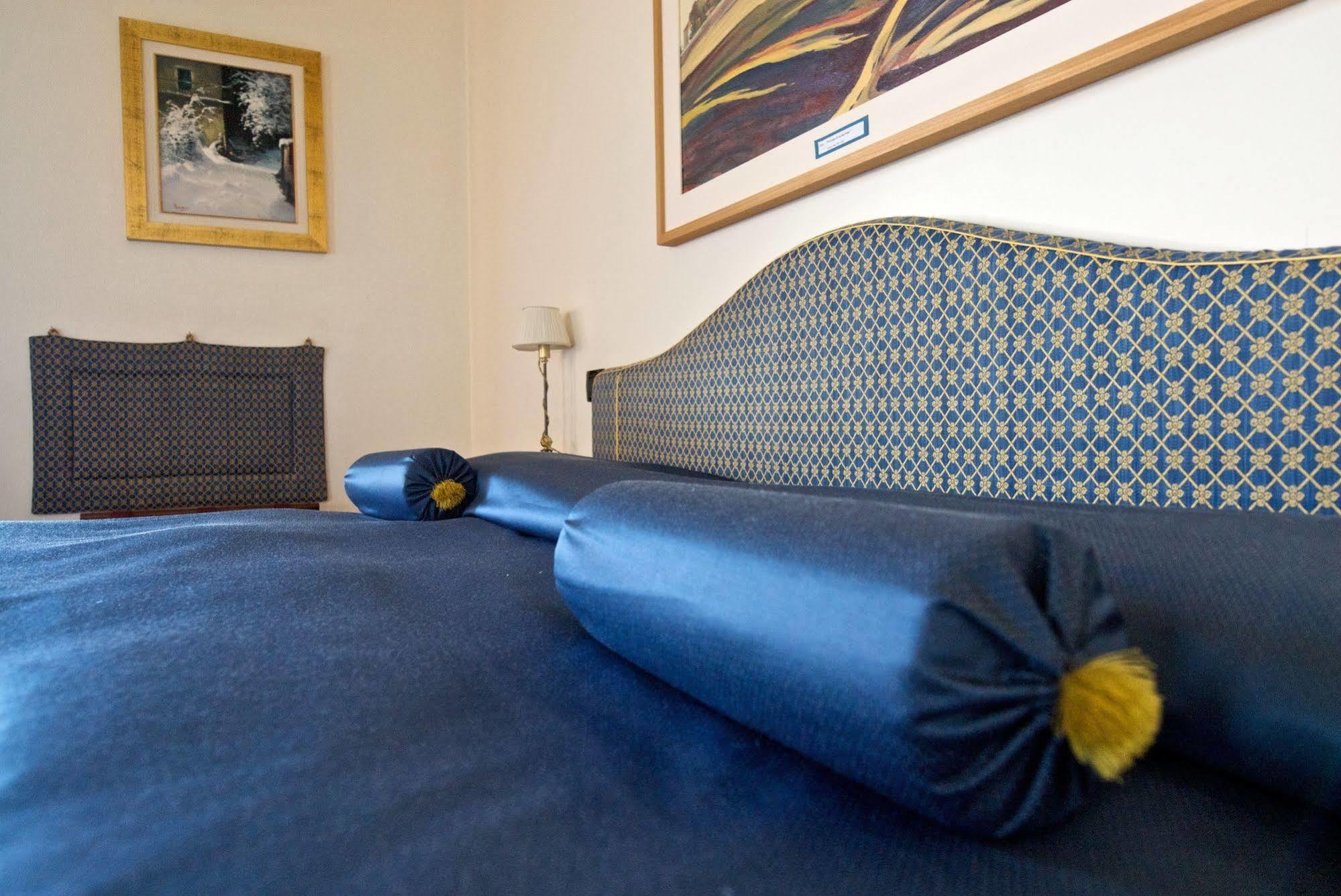 Bed and Breakfast Palazzo Finati à Alba  Extérieur photo